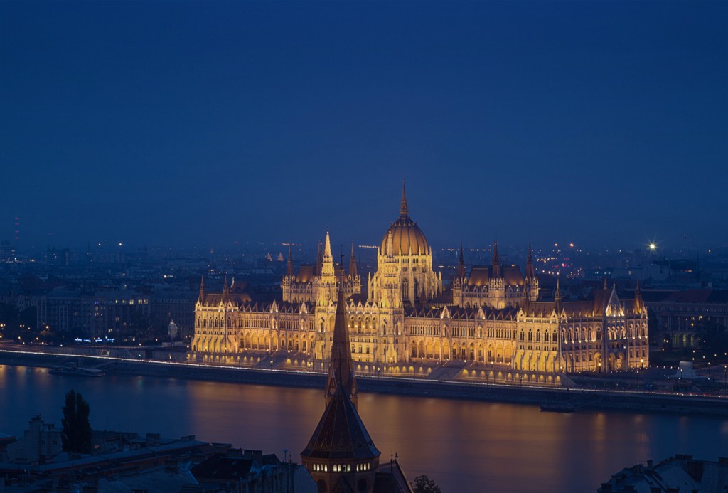 Das Wahrzeichen Budapests liegt direkt am Ufer der Donau
